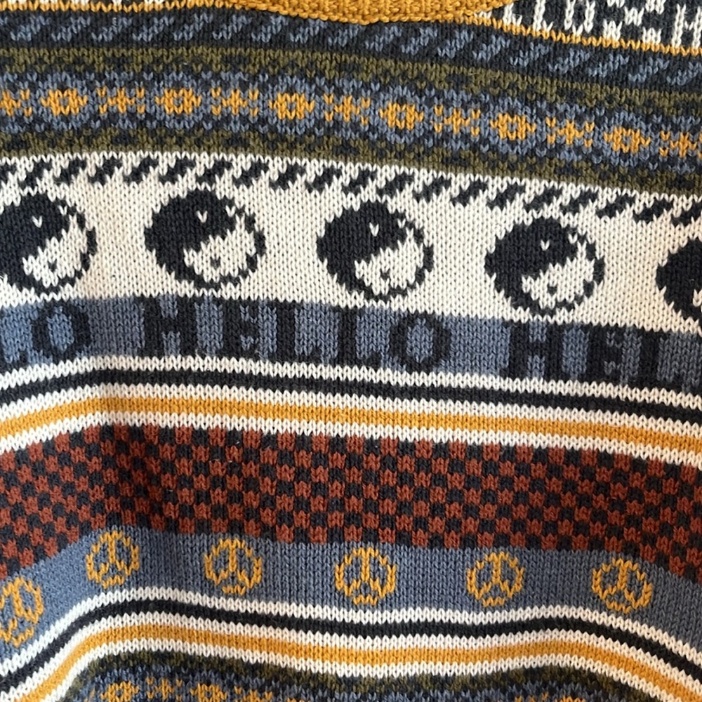 BDG sweater “like new” size small - Picture 2 of 8